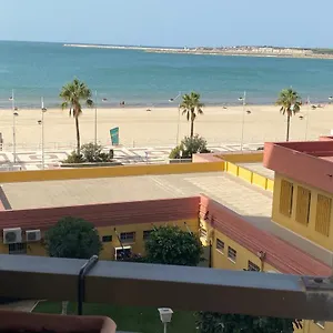 Apartamento En Primera Linea De Playa Con Piscina. Apartamento